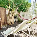 Quiet And Charming - With Yard, Center Διαμέρισμα *