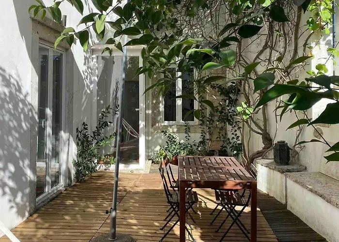 Apartmán Quiet And Charming - With Yard, Center