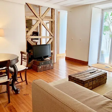Quiet And Charming - With Yard, Center Daire Lisboa